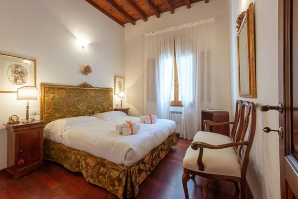 Elegant Ramaglianti Flat -Santo Spirito District Apartment Florence